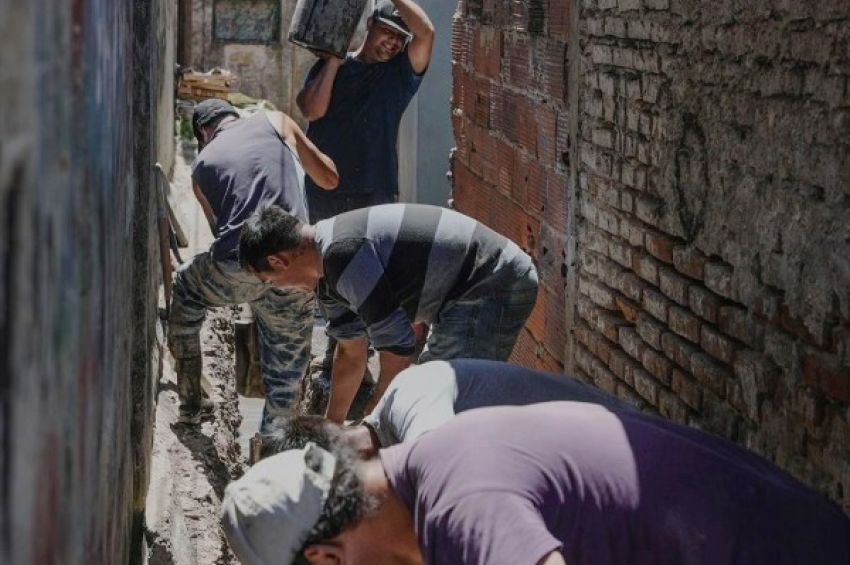Plan integral de infraestructura en pasillos del complejo habitacional de Villa Corina