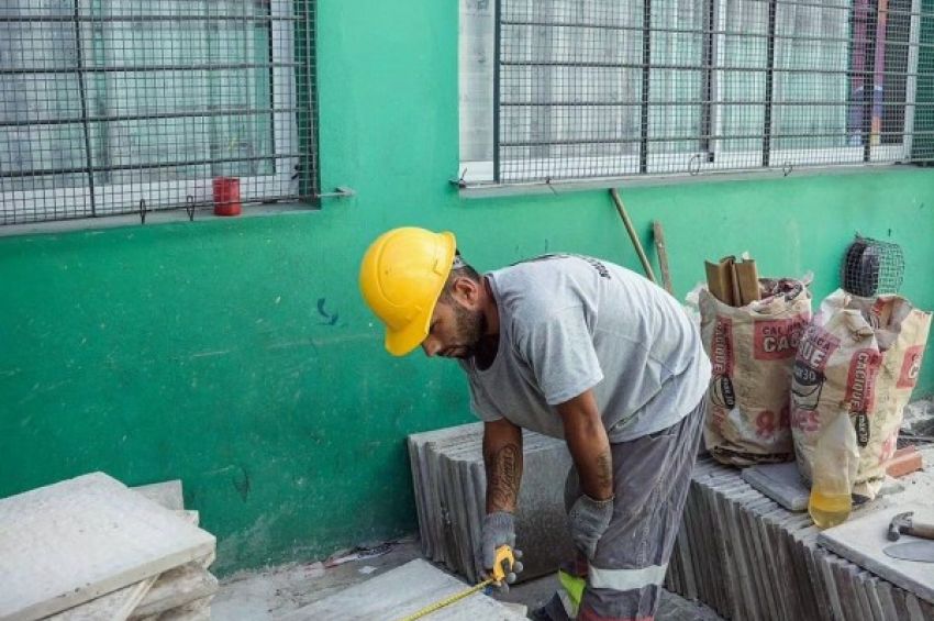 El municipio de Avellaneda restaura el patio de la Escuela Primaria N° 7