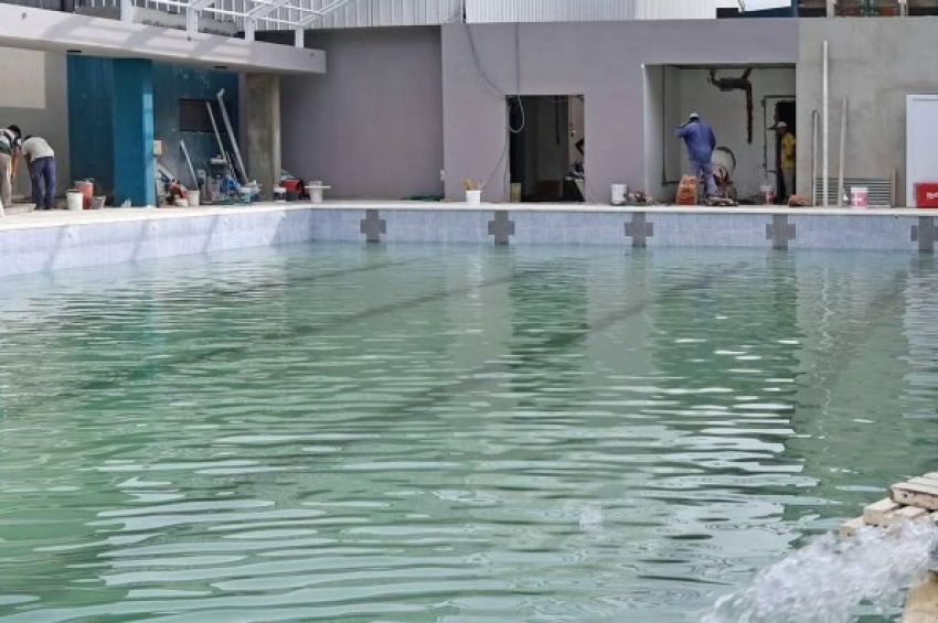 El municipio construye una nueva piscina semiolímpica en el Polideportivo José Mármol en Piñeiro
