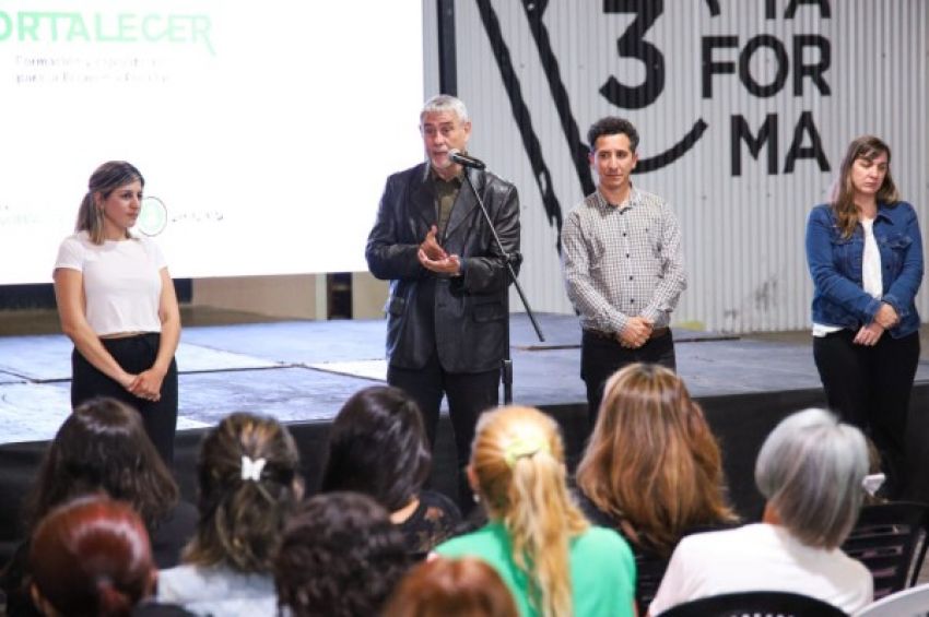 Ferraresi entregó 150 certificados del Programa Fortalecer