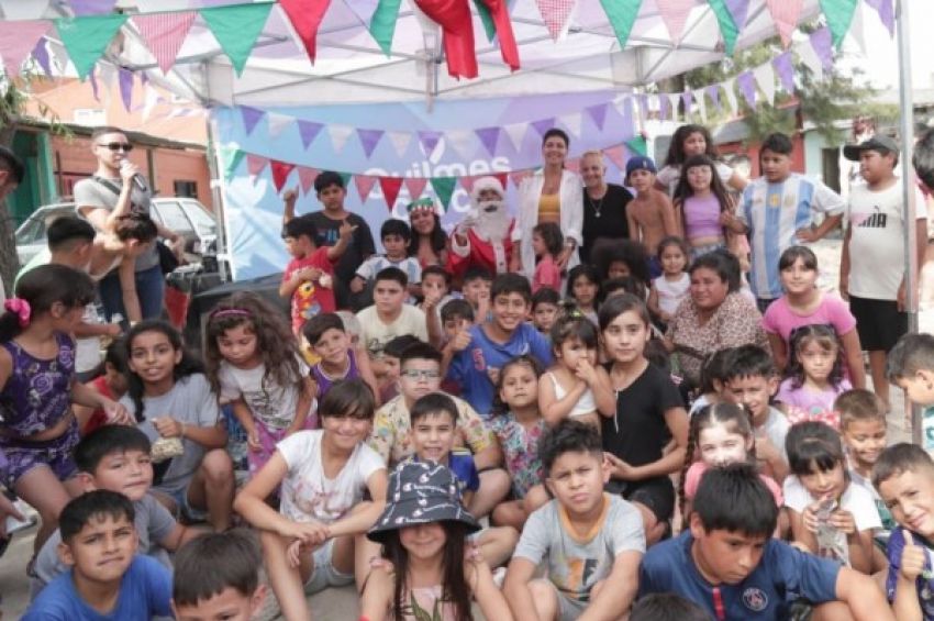 Mayra participó de un brindis navideño con vecinas y vecinos del barrio Itatí