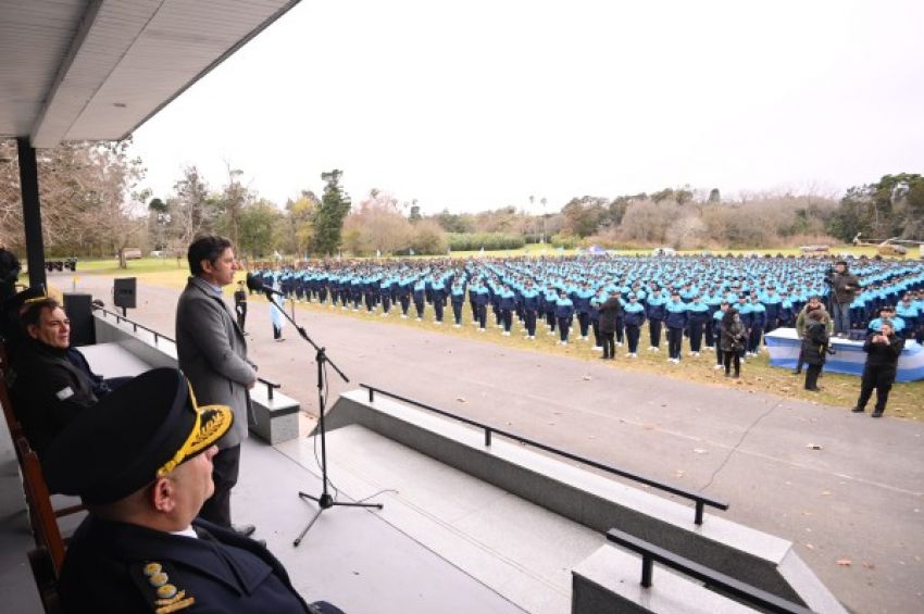 Más de 2.700 cadetes de la policía provincial juraron fidelidad a la bandera nacional