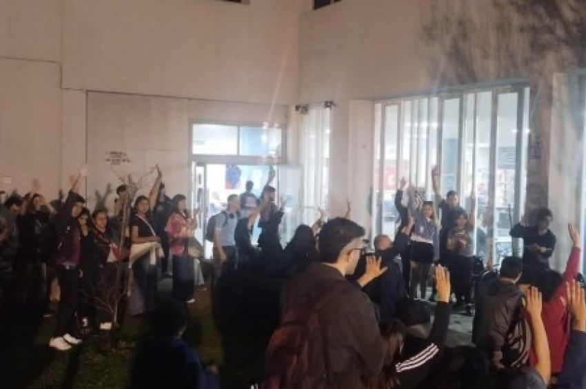 Estudiantes de la UNDAV votaron tomar la universidad