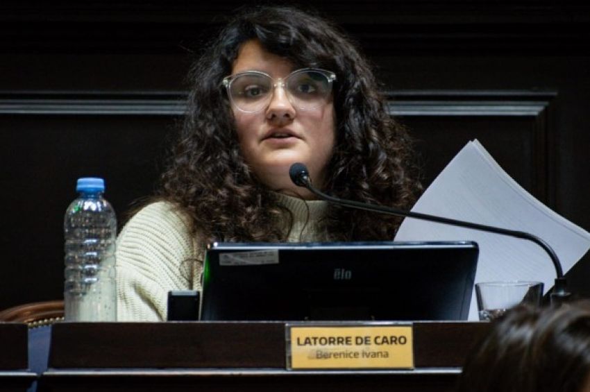 La diputada Berenice Latorre rechazó las expresiones «violentas y discriminatorias» del libertario Agustín Romo