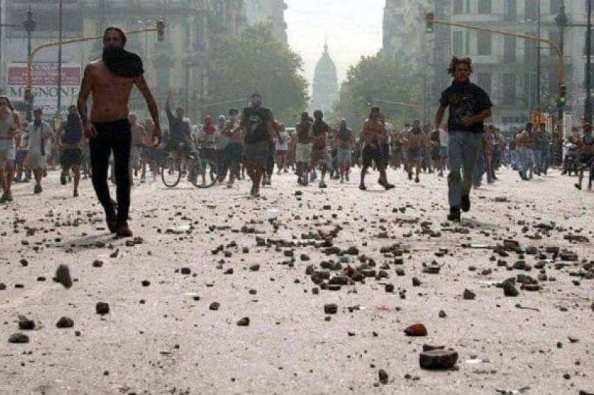 Así cubrimos en Agencia El Vigía el cacerolazo y los sucesos de 2001, minuto a minuto