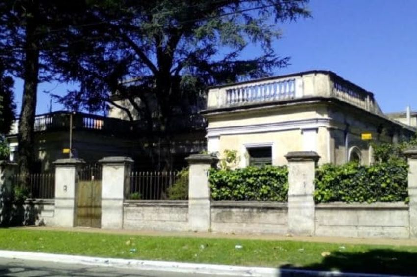 Demolieron la histórica «Casona Bagley» en Bernal, donde fue creada la Hesperidina