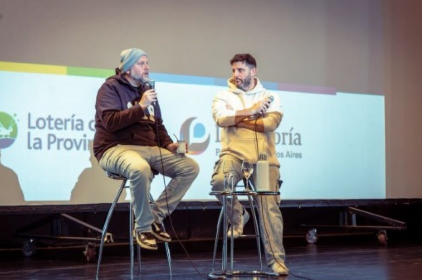 El periodista Nicolás Cayetano brindó una charla ante más de 400 jóvenes de escuelas secundarias de Quilmes