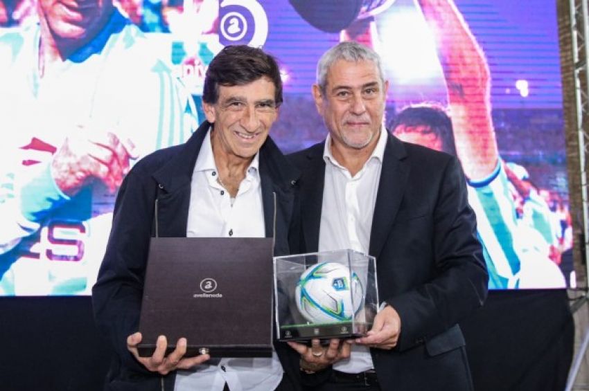 El DT de Racing, Gustavo Costas, fue declarado Ciudadano Ilustre de Avellaneda