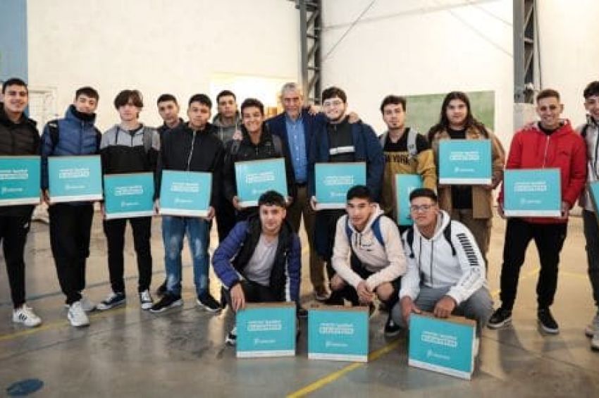 Más tecnología para los estudiantes de Avellaneda