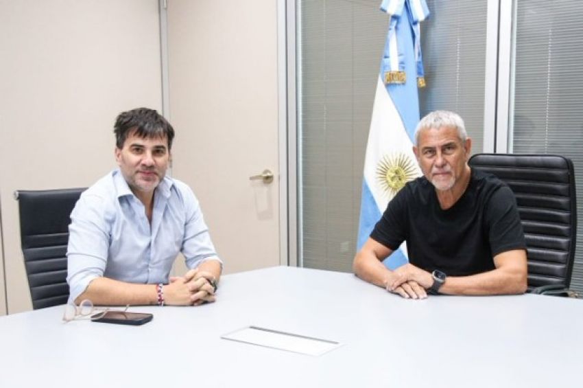 Ferraresi recibió al intendente de Castelli, Francisco Echarren