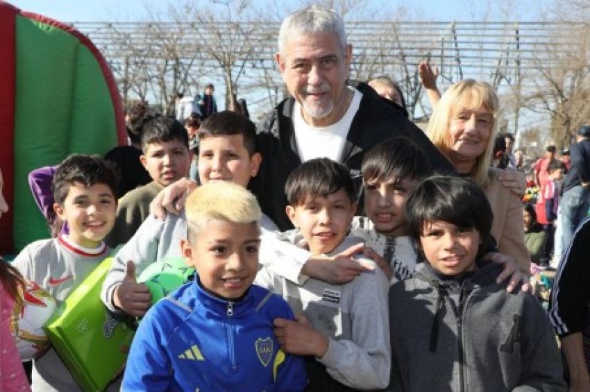 Jorge Ferraresi recorrió el Parque La Estación por el Día de las Infancias
