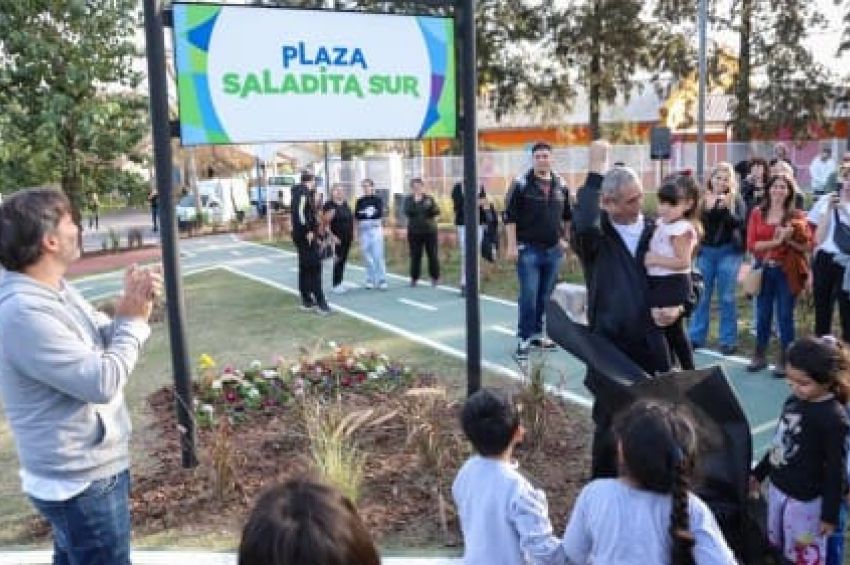 Ferraresi inauguró dos plazas y un nuevo centro de monitoreo en Sarandí