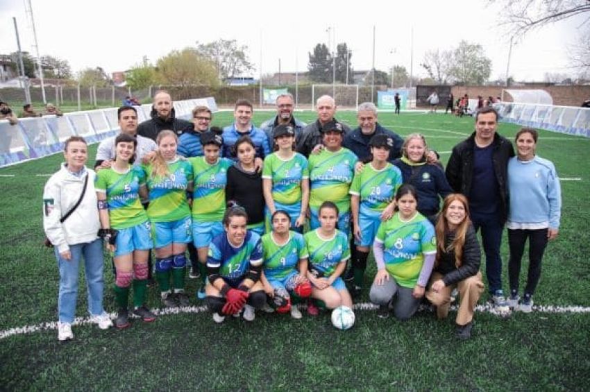 Avellaneda ya tiene su cancha de fútbol para personas no videntes