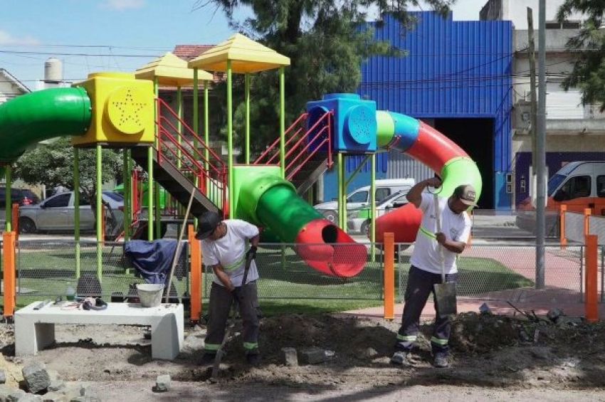 Renovación completa del patio de juegos del Parque Domínico