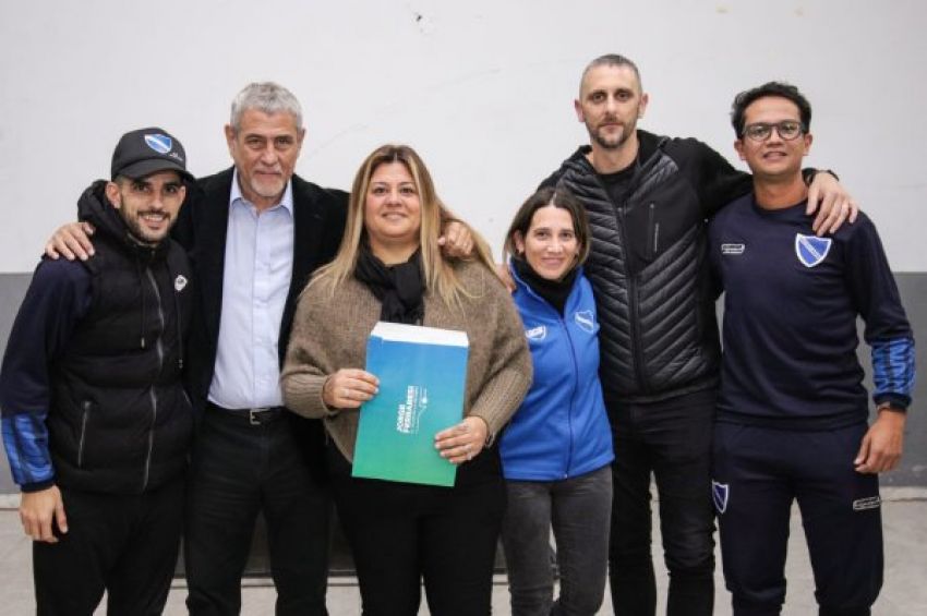 Estado presente: Ferraresi entregó subsidios a instituciones de Avellaneda