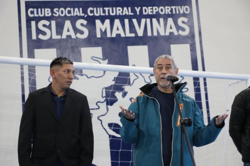 Ferraresi inauguró la nueva sede del Club Islas Malvinas de Villa Domínico