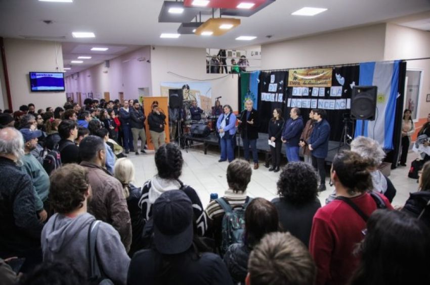 Ferraresi participó del acto por el Día de la Independencia en la Escuela de Música Popular de Avellaneda