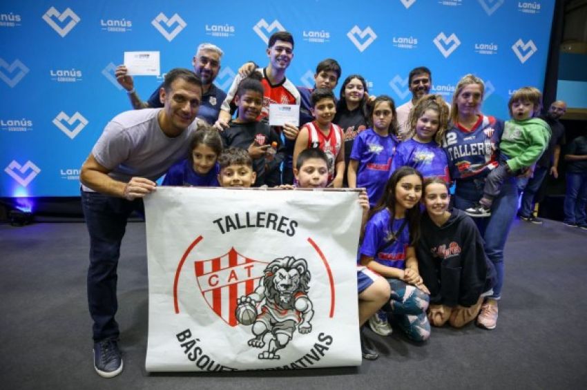 Lanús Gobierno entregó trofeos y diplomas en el marco del programa Clubes en Marcha
