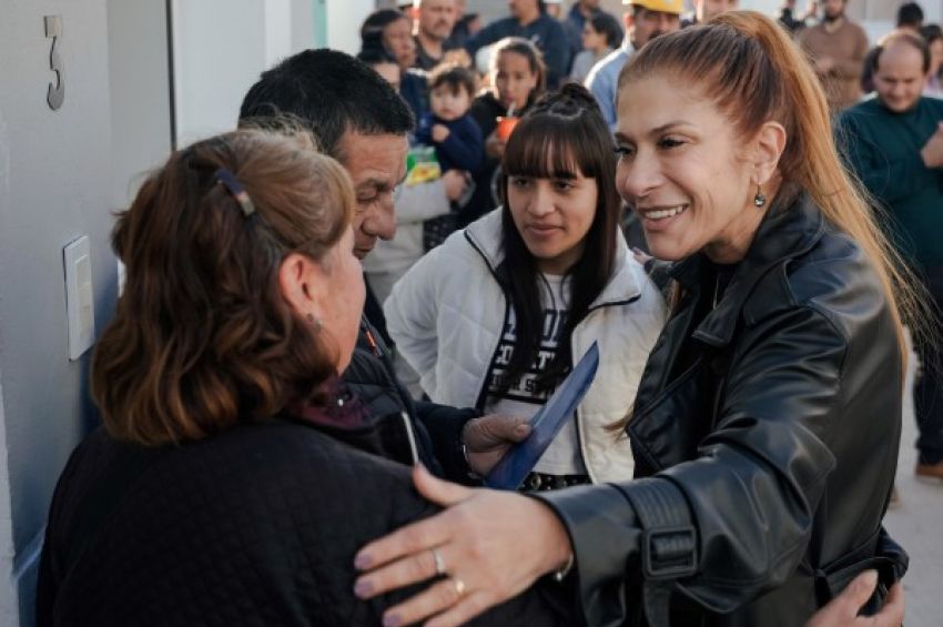 Familias de Villa Tranquila recibieron su casa propia