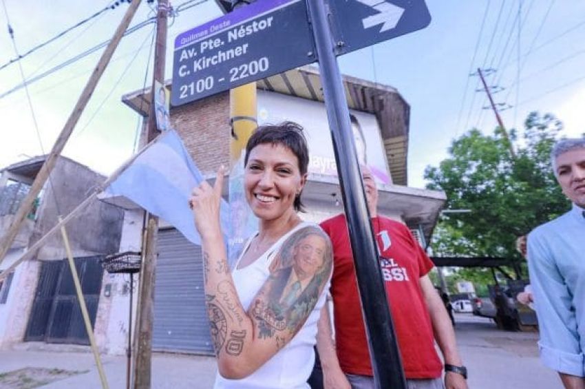 Mayra encabezó el acto de señalización de la nueva Avenida Presidente Néstor Kirchner