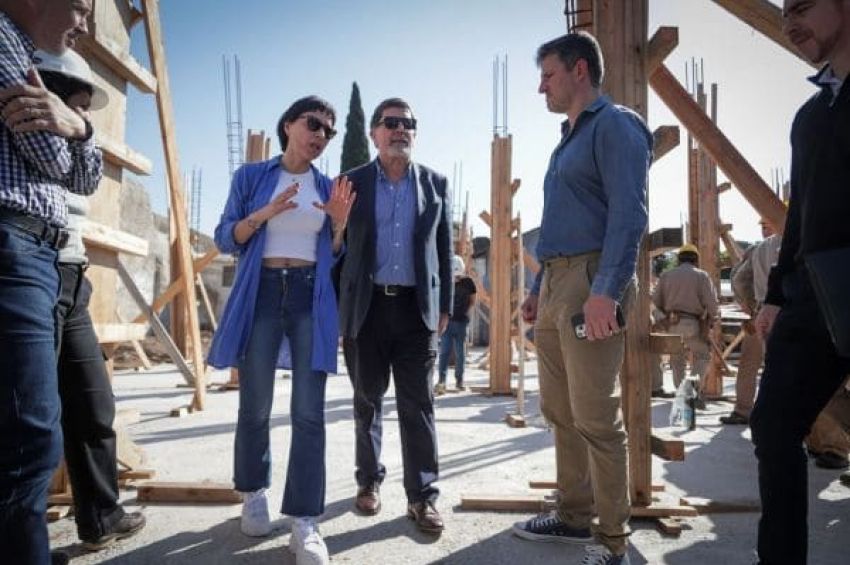 Mayra y Sileoni recorrieron la obra del nuevo edificio de la Escuela Especial Nº 505