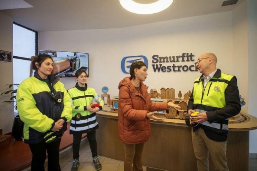 Mayra Mendoza recorrió la empresa multinacional Smurfit Westrock