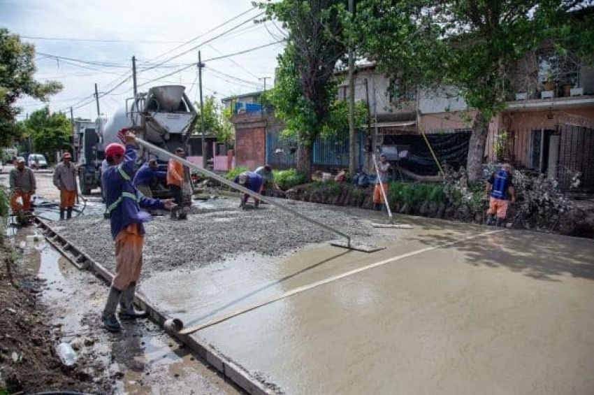 Última etapa de la obra de 85 cuadras de asfalto en el Barrio La Unión de Solano