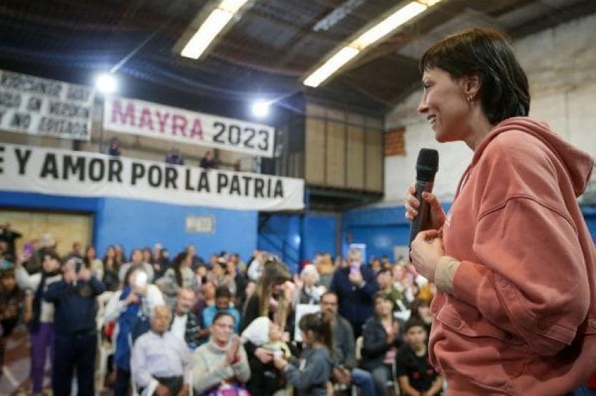 Mayra se reunió con comerciantes y dialogó con vecinos de Quilmes Oeste