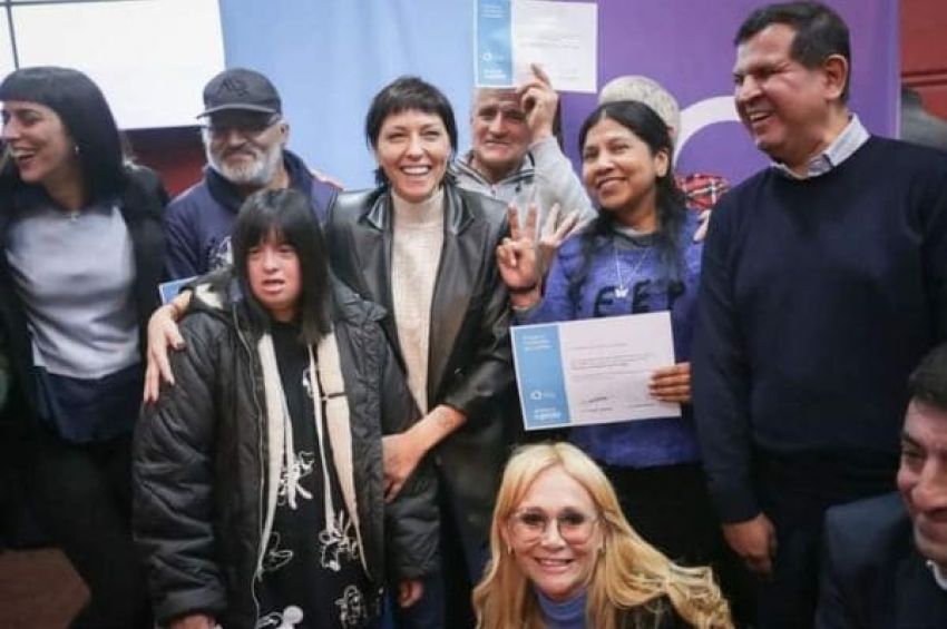 Mayra Mendoza entregó 170 pensiones no contributivas por invalidez