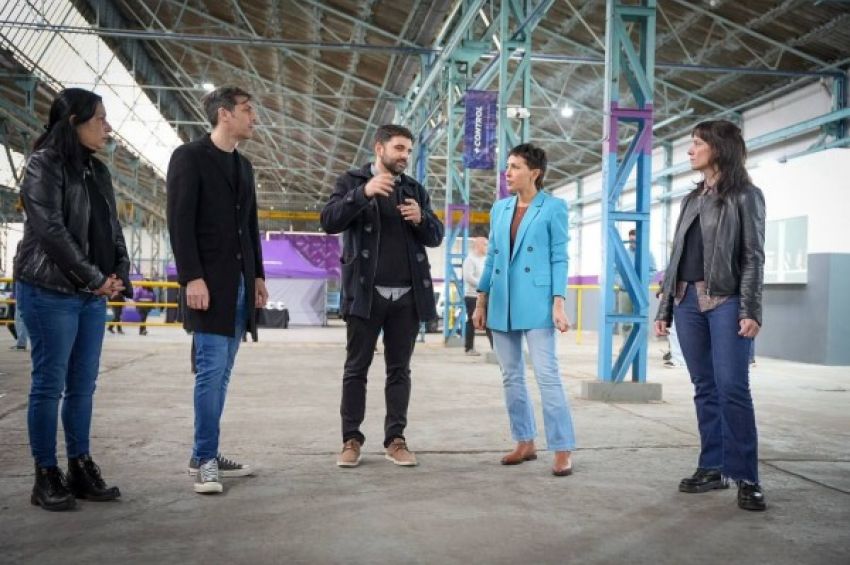 Mayra recorrió el nuevo edificio de la Agencia de Ordenamiento Urbano y Vial en Quilmes Oeste