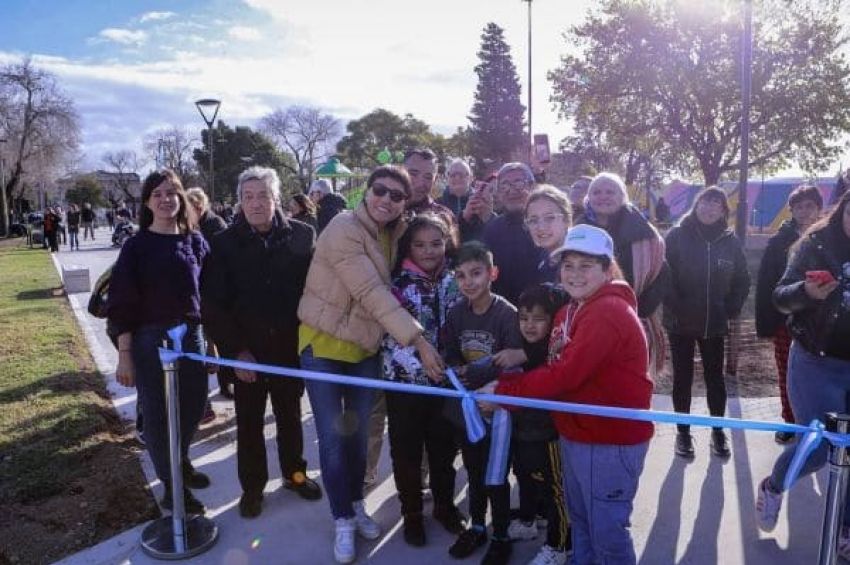 Mayra inauguró la puesta en valor integral de la Plaza Lourdes en Quilmes Oeste