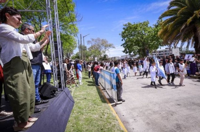 Mayra convocó a «cuidar y fortalecer nuestra democracia, con más participación, respeto  y solidaridad»