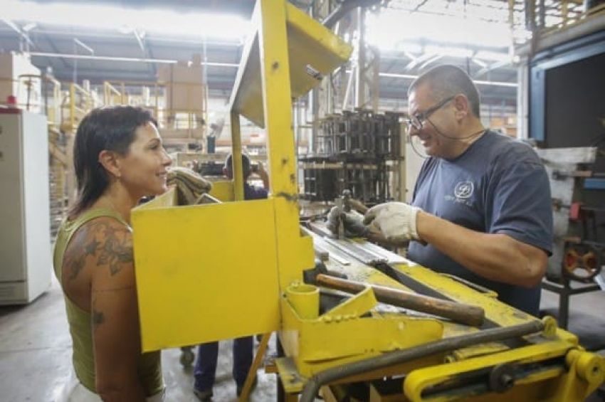 Mayra recorrió la Cooperativa de Trabajo 1º de Agosto de Quilmes