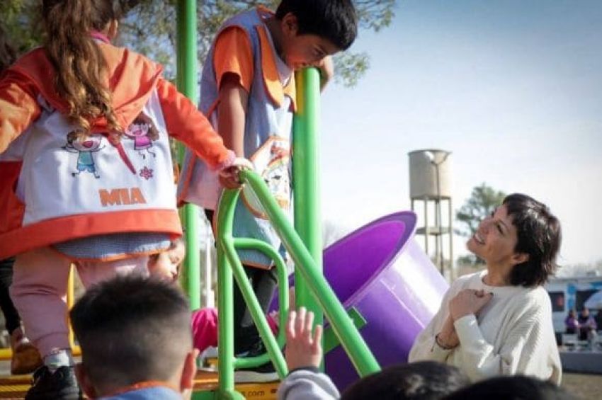 Mayra Mendoza inauguró la puesta en valor de la plaza del barrio Los Eucaliptus