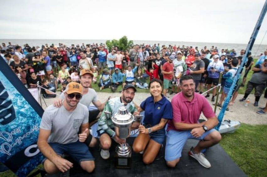 Mayra acompañó el torneo de Pesca en Kayak que se realizó en la ribera de Quilmes