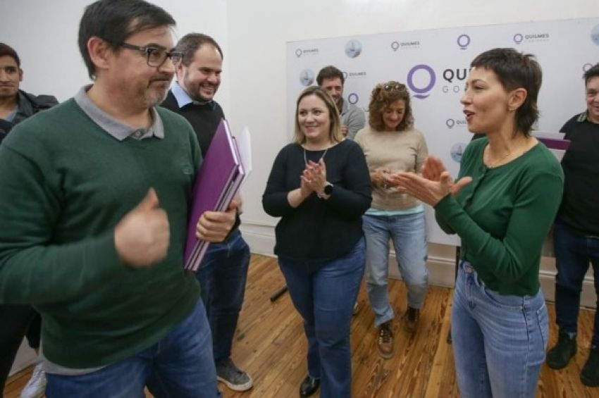 Mayra Mendoza entregó la personería jurídica a 3 asociaciones civiles del distrito
