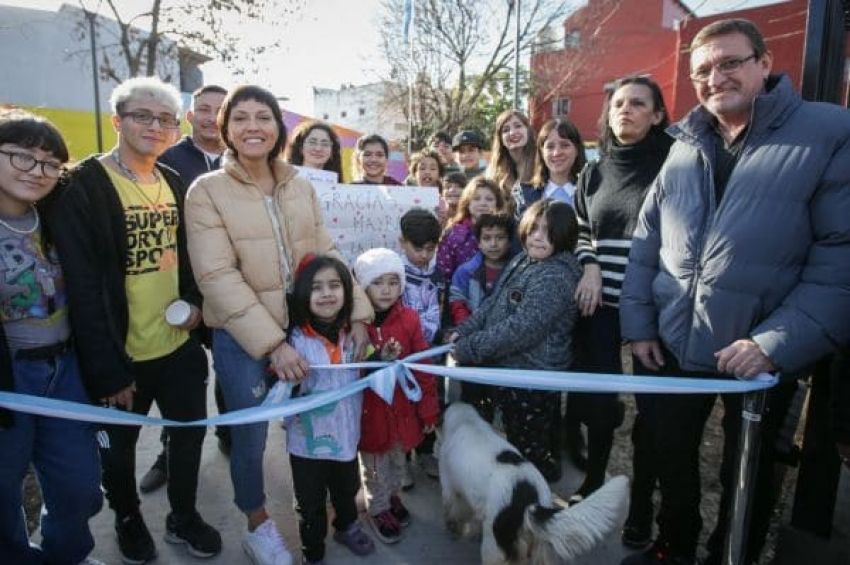 Mayra inauguró la puesta en valor de la plaza Manuel Lombardía en el Barrio IAPI