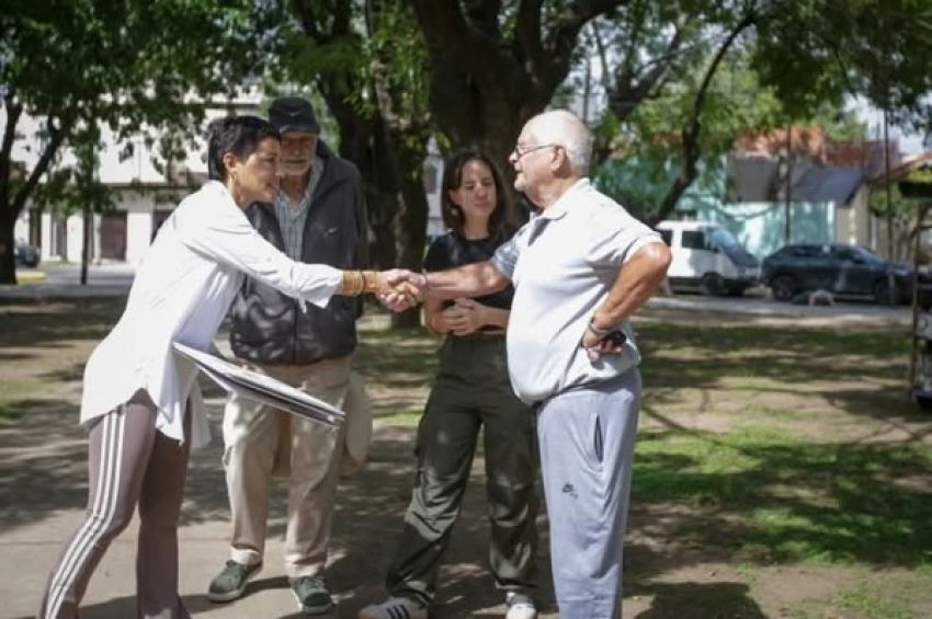 Mayra anunció la renovación de la plaza Belén y supervisó un operativo de limpieza