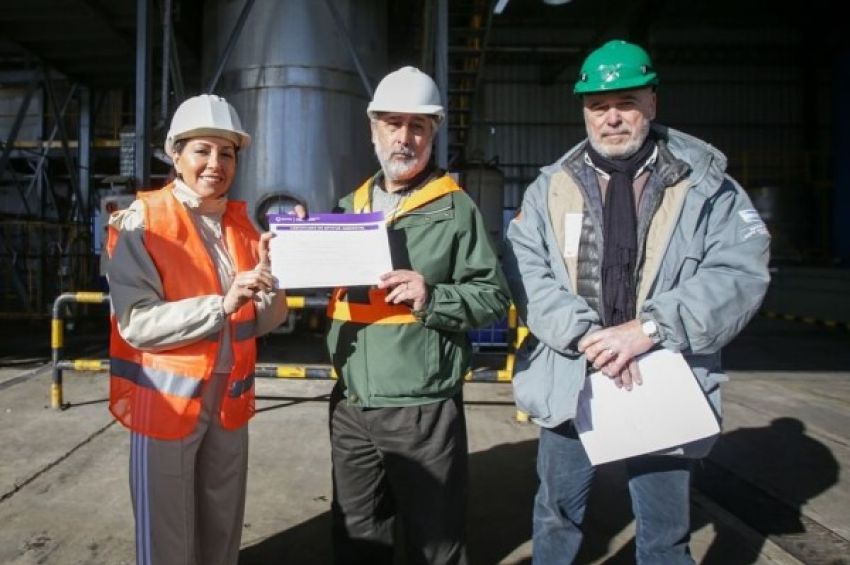 Mayra le entregó el certificado de aptitud ambiental a la industria GCP Argentina SA