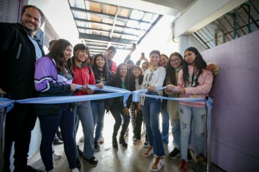 Mayra inauguró la obra de ampliación de la Escuela Secundaria Nº 74 de Bernal Oeste