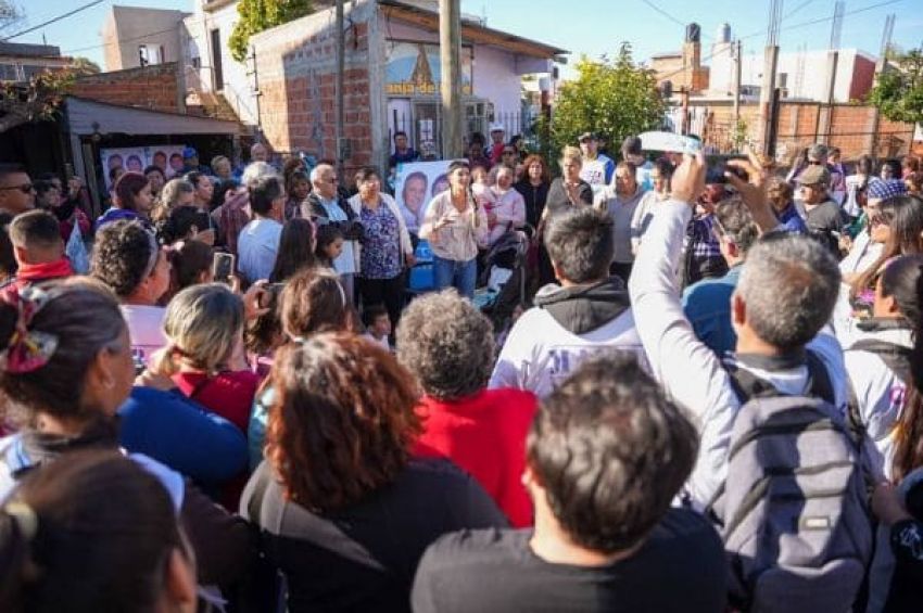 Mayra en Ezpeleta: «Quiero seguir siendo su intendenta para trabajar por la dignidad de las familias de Quilmes»