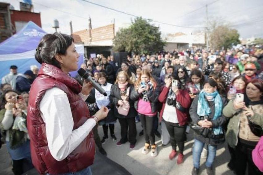 Mayra: «Vamos a seguir gobernando y en los próximos años haremos 1000 nuevas cuadras de asfalto»