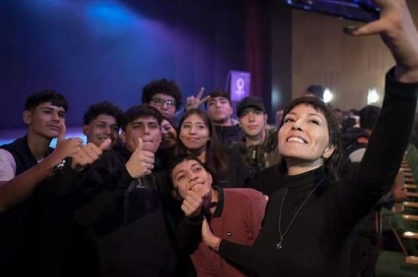 Mayra entregó netbooks a estudiantes del último año de escuelas secundarias de Quilmes