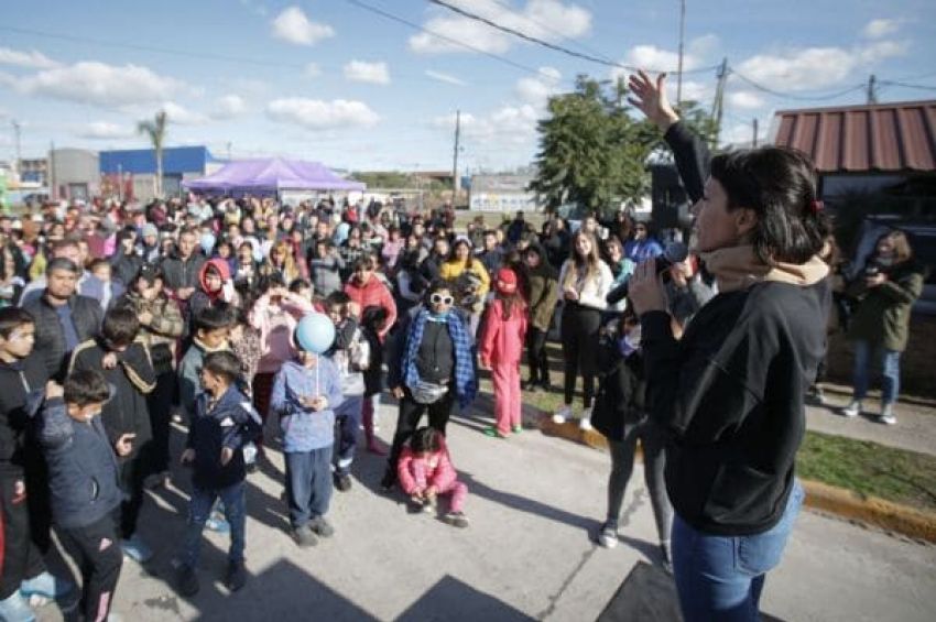 Mayra Mendoza inauguró 24 nuevos pavimentos en el Barrio La Odisea de Quilmes Oeste