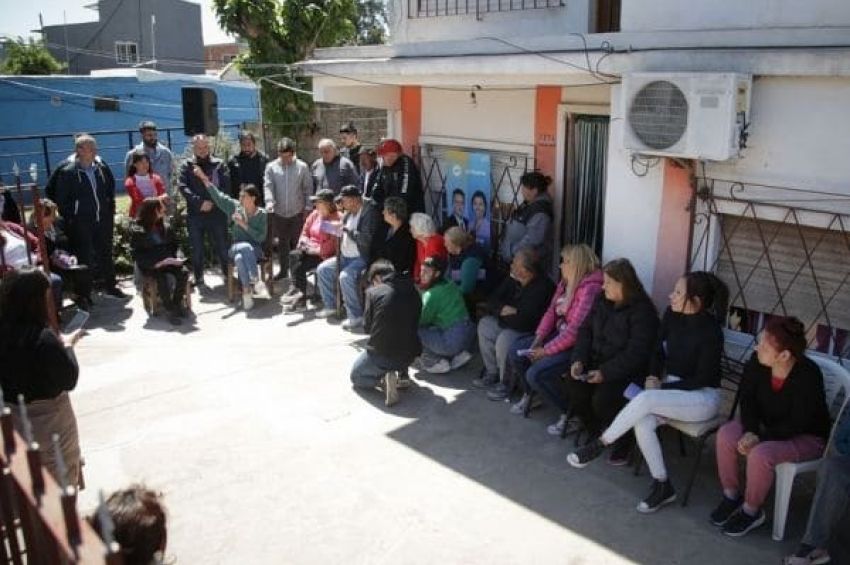 Mayra junto a vecinos y vecinas: «Queremos que se nos juzgue por el resultado del trabajo y por los compromisos que asumimos»