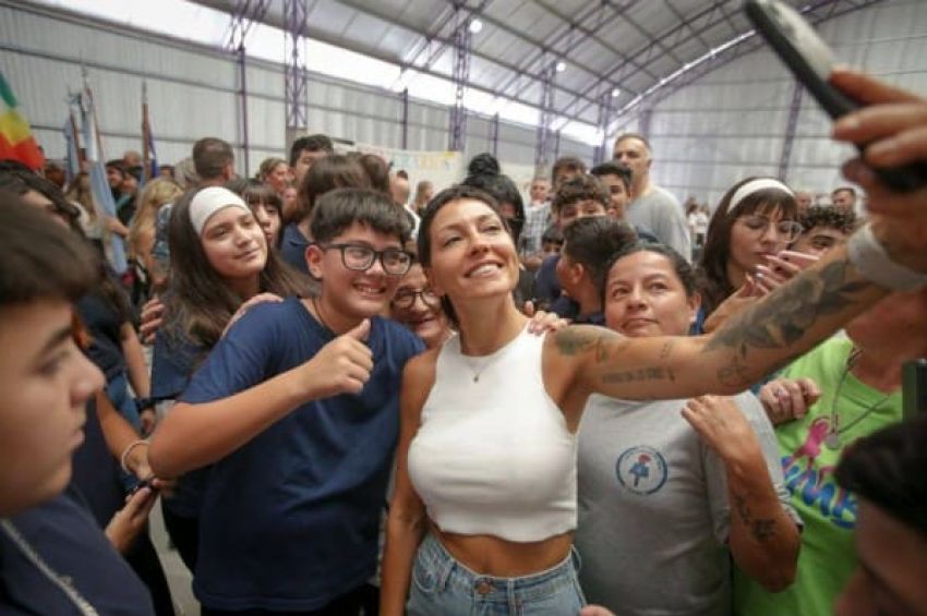 Mayra en el nuevo gimnasio de la EES Nº 2 de Solano: “Que tengamos esta obra realizada tiene que ver con un estado presente”