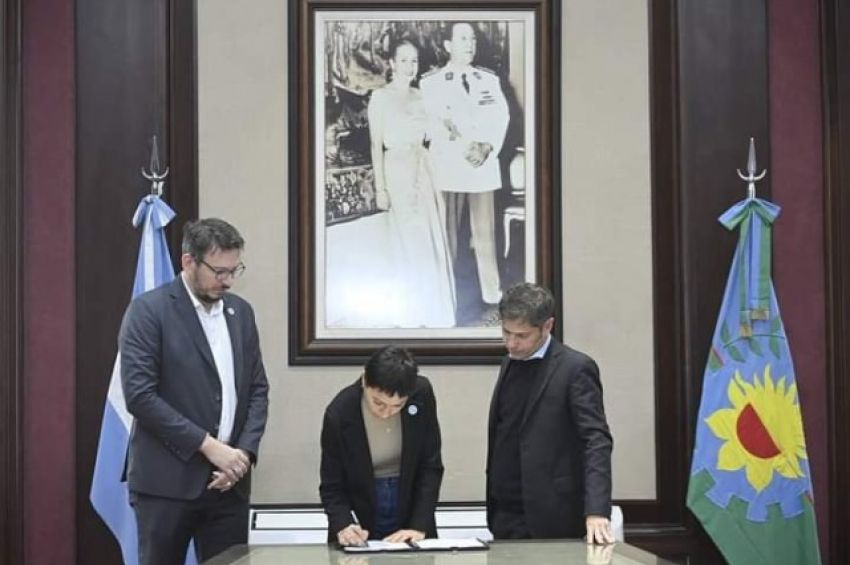 Mayra firmó junto a Kicillof y Cuattromo un convenio para financiar la compra de bienes de capital