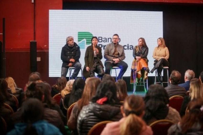 Mayra y Cuattromo presentaron la nueva línea de créditos para las y los trabajadores de casas particulares