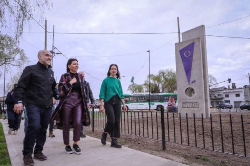 Mayra inauguró la renovada rotonda del Triángulo de Bernal y un destacamento policial