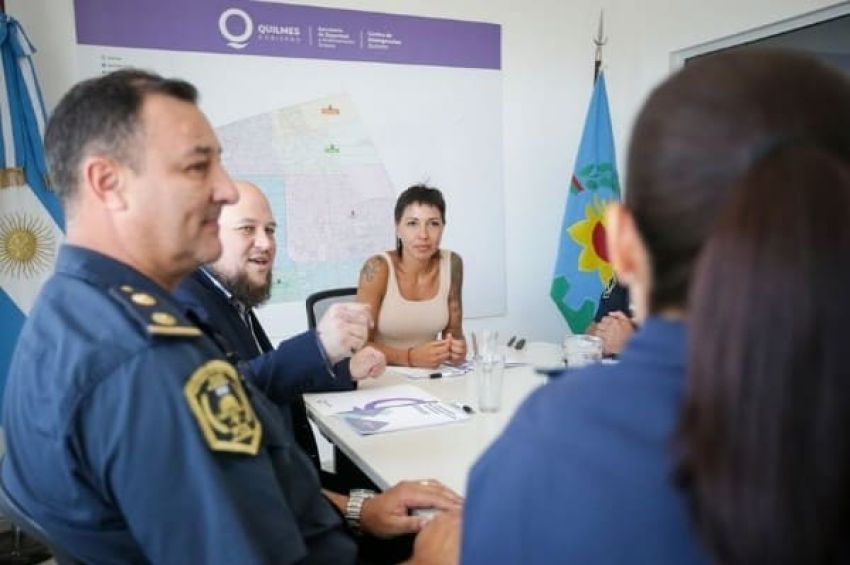 Mayra se reunió con las nuevas autoridades de la estación de Policía Departamental de Seguridad de Quilmes